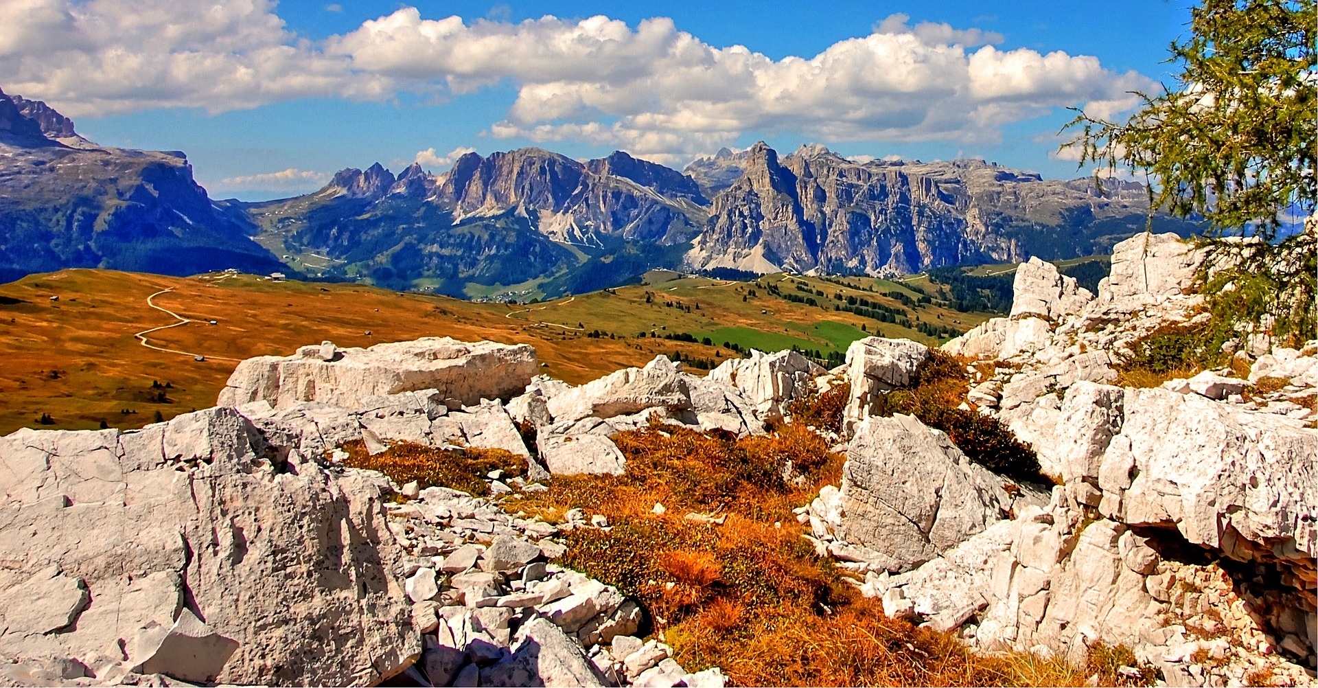 https://pixabay.com/hu/alta-badia-dolomitok-term%C3%A9szet-2673293/