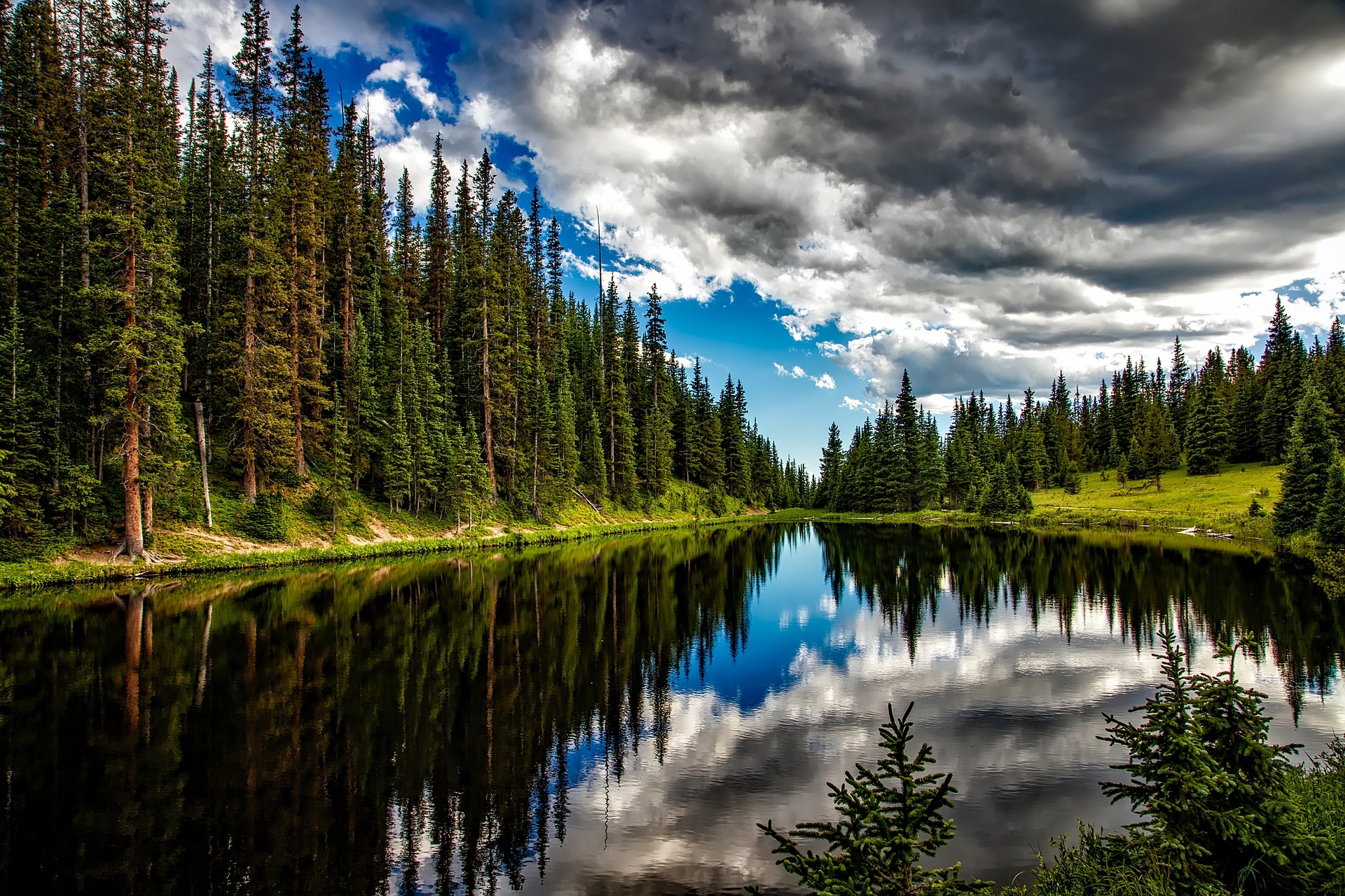 https://pixabay.com/hu/t%C3%B3-irene-colorado-v%C3%ADz-reflections-1679708/