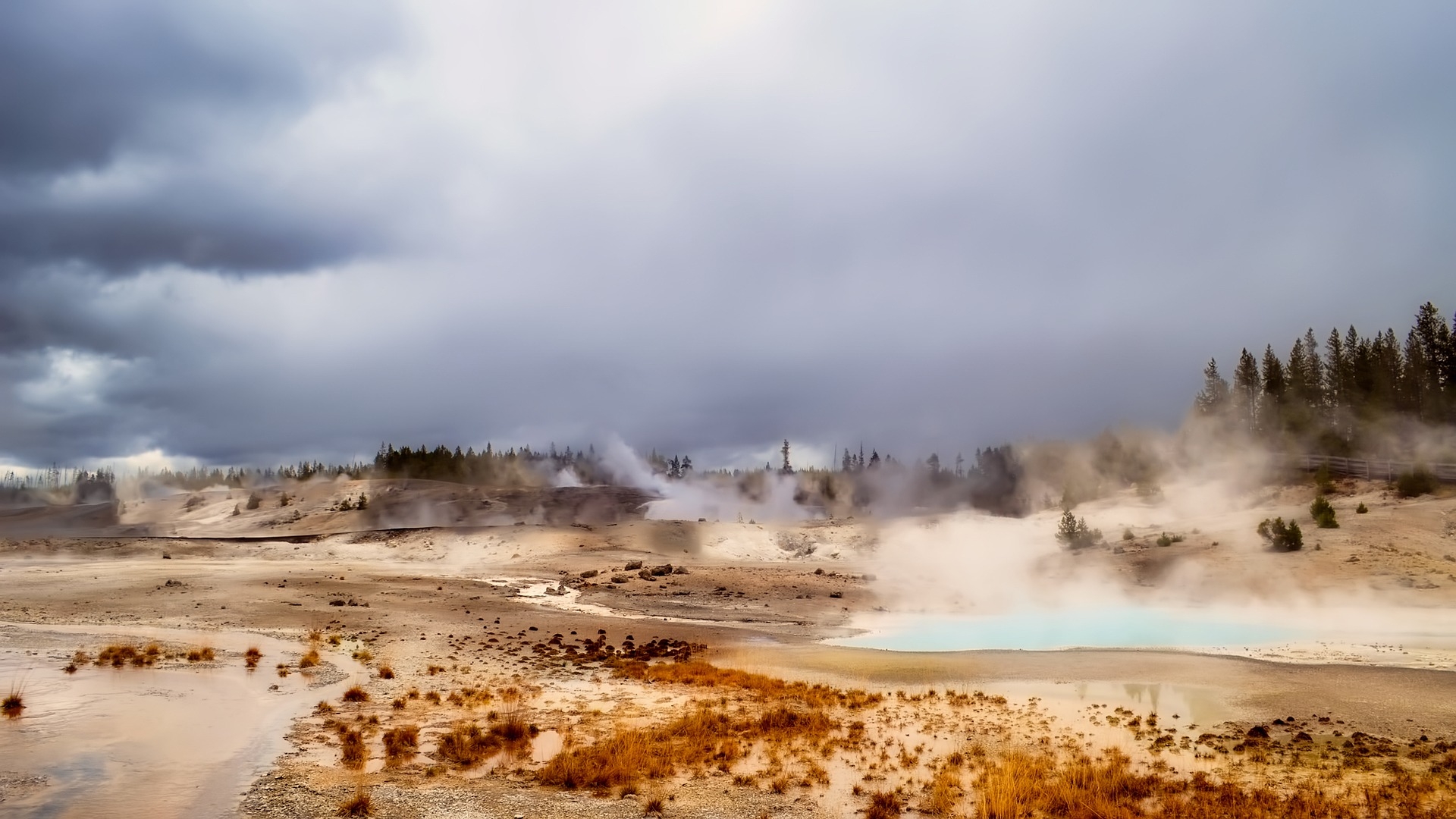 https://pixabay.com/hu/yellowstone-nemzeti-park-gejz%C3%ADrek-2519632/
