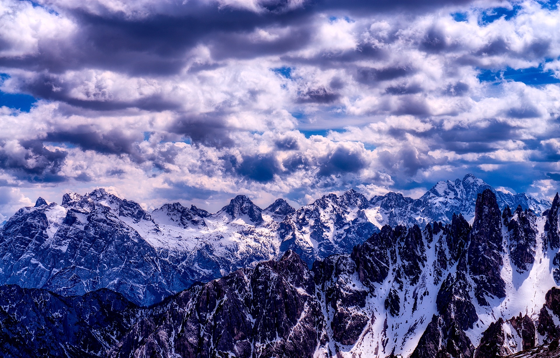 https://pixabay.com/en/italy-mountains-winter-snow-rocky-2420772/