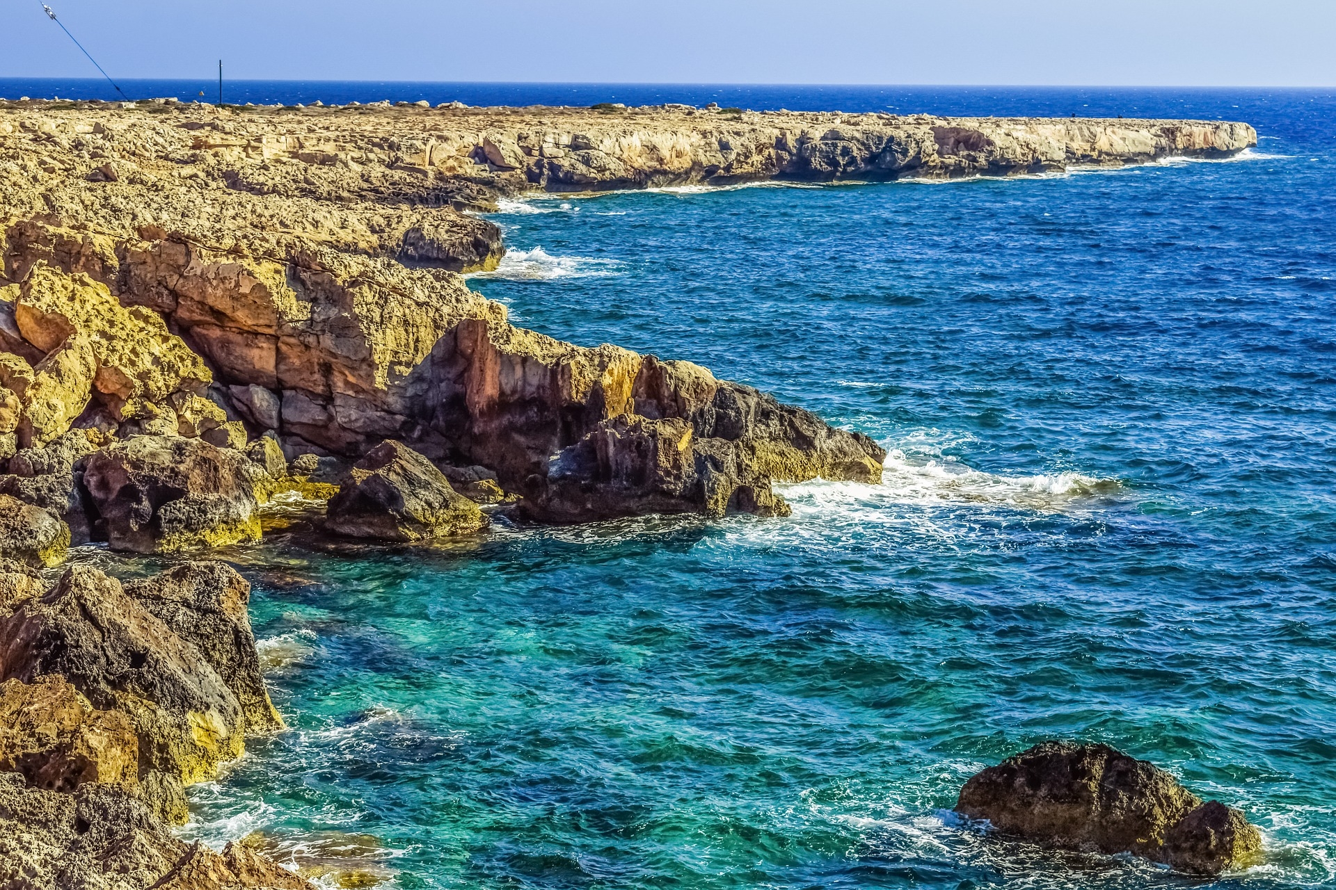https://pixabay.com/en/cliff-rocky-coast-coastline-erosion-2455948/