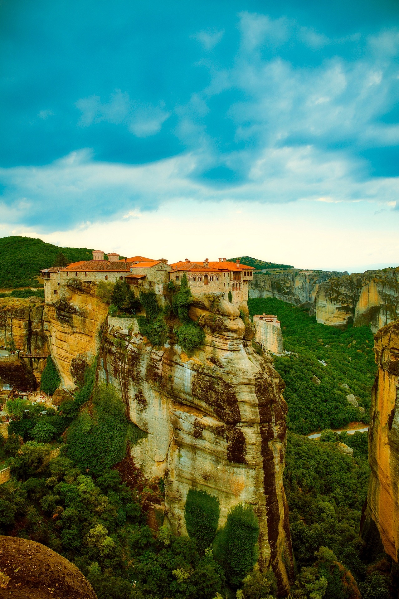 https://pixabay.com/en/meteora-spain-village-building-2532683/