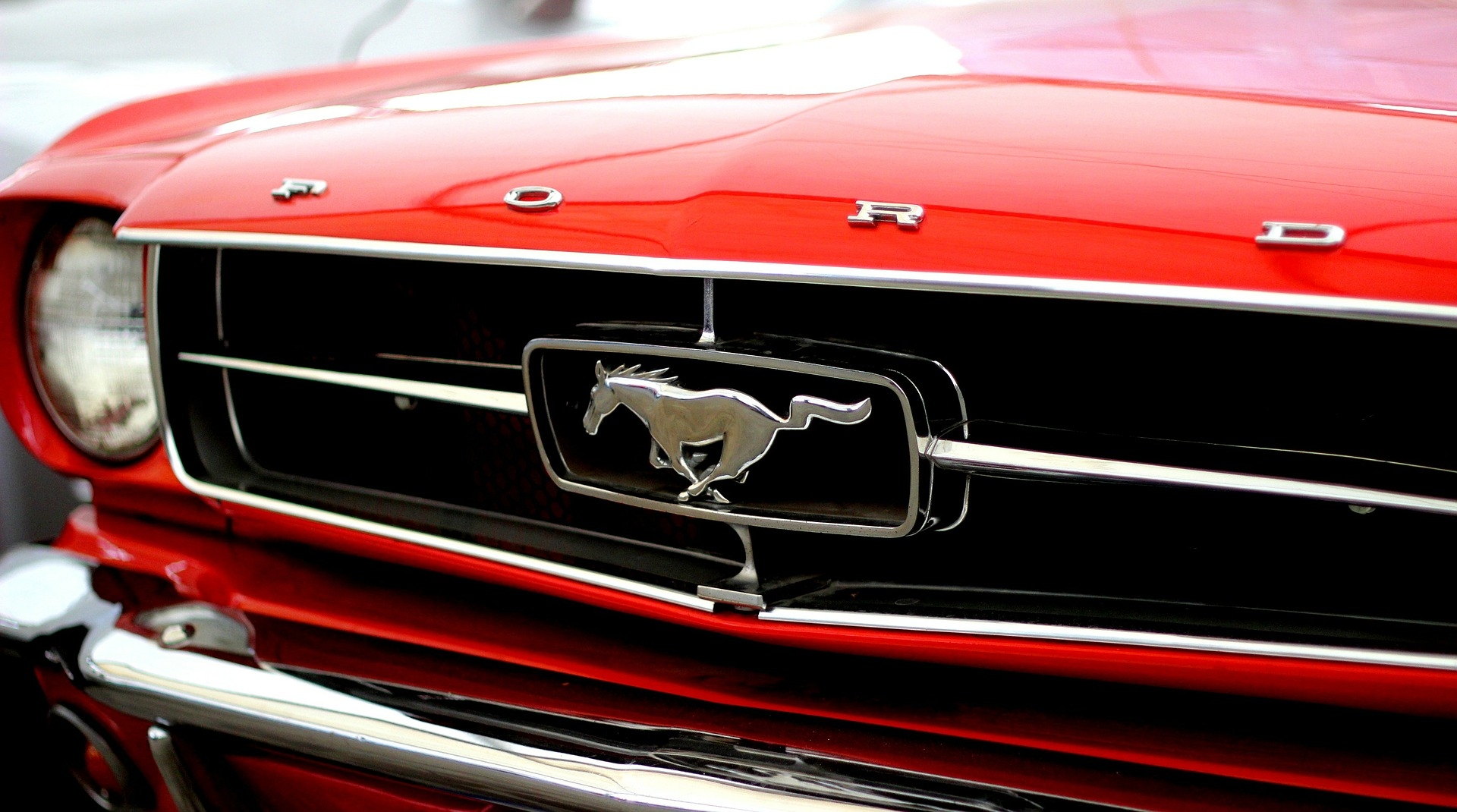 https://pixabay.com/hu/ford-mustang-m%C3%A9n-v%C3%B6r%C3%B6s-amerikai-290615/